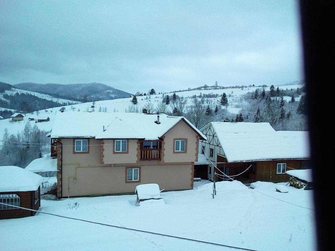 Appartamento На Гірському Схилі Slavske Esterno foto